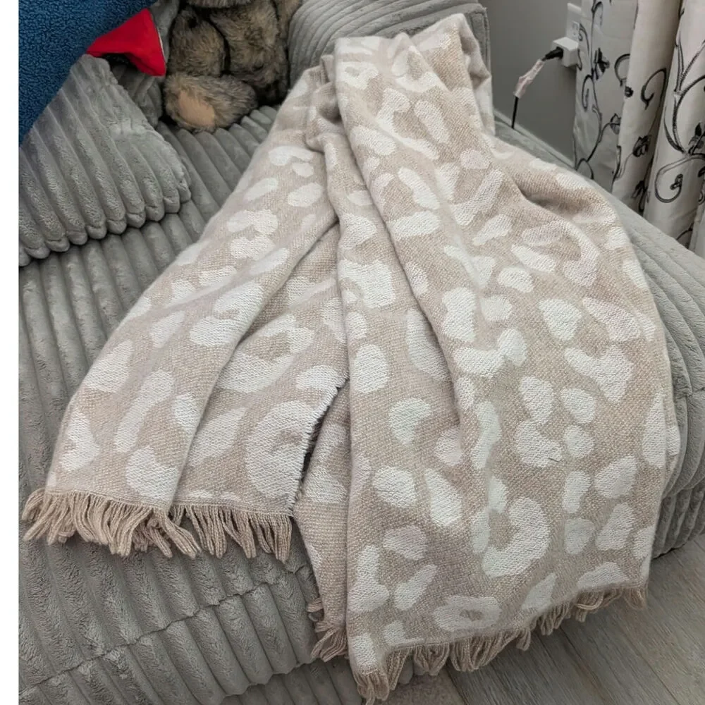 Cozy cheetah print throw. DKNY Pure. 50